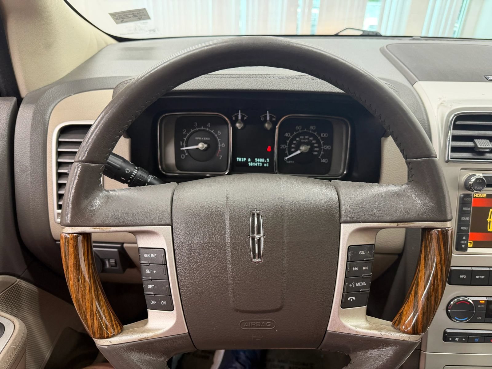 Used 2010 Lincoln MKX 2WD image 24
