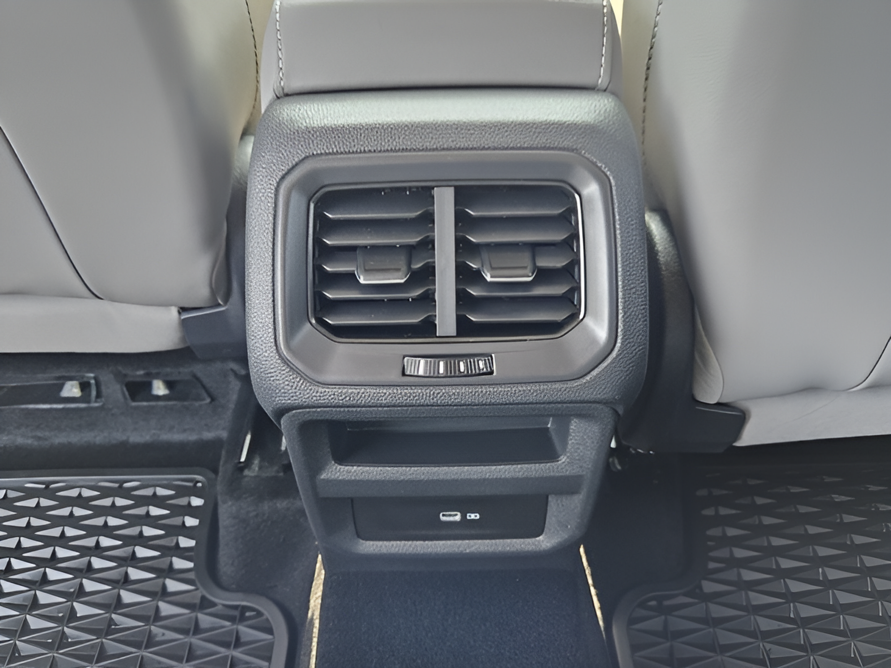 Used 2023 Volkswagen Taos SE FWD image 10