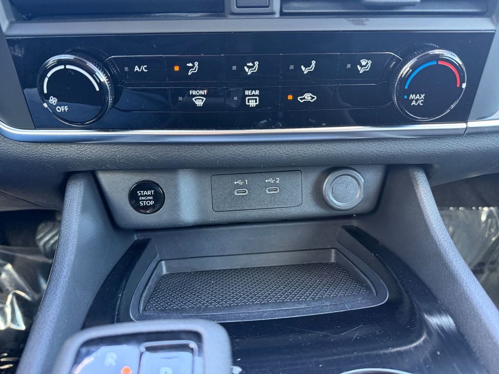 Used 2024 Nissan Rogue S image 18