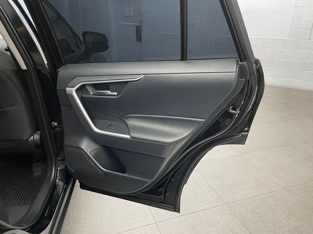 Used 2025 Toyota RAV4 XLE AWD/4WD image 30