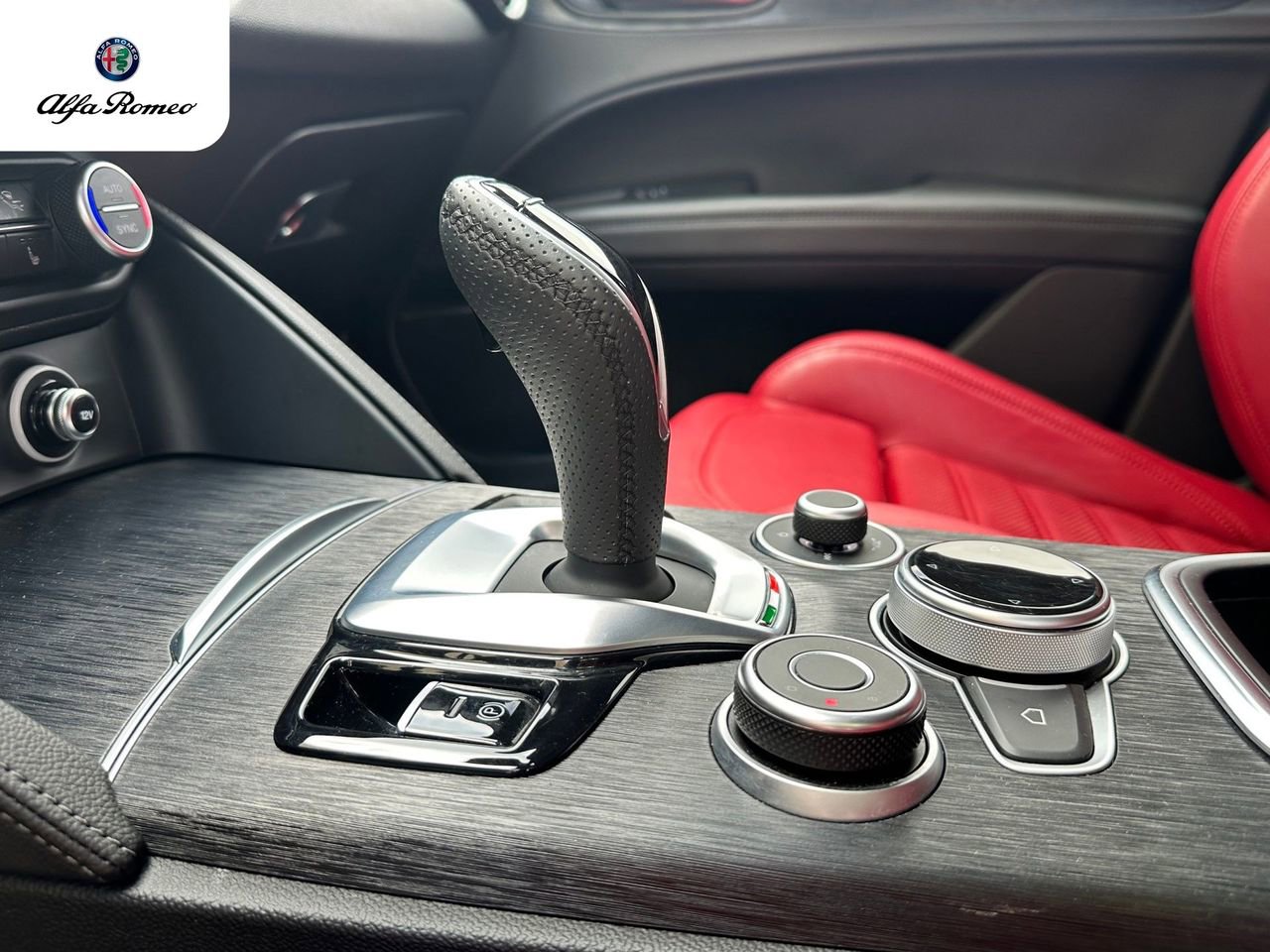 Used 2023 Alfa Romeo Stelvio Sprint image 13