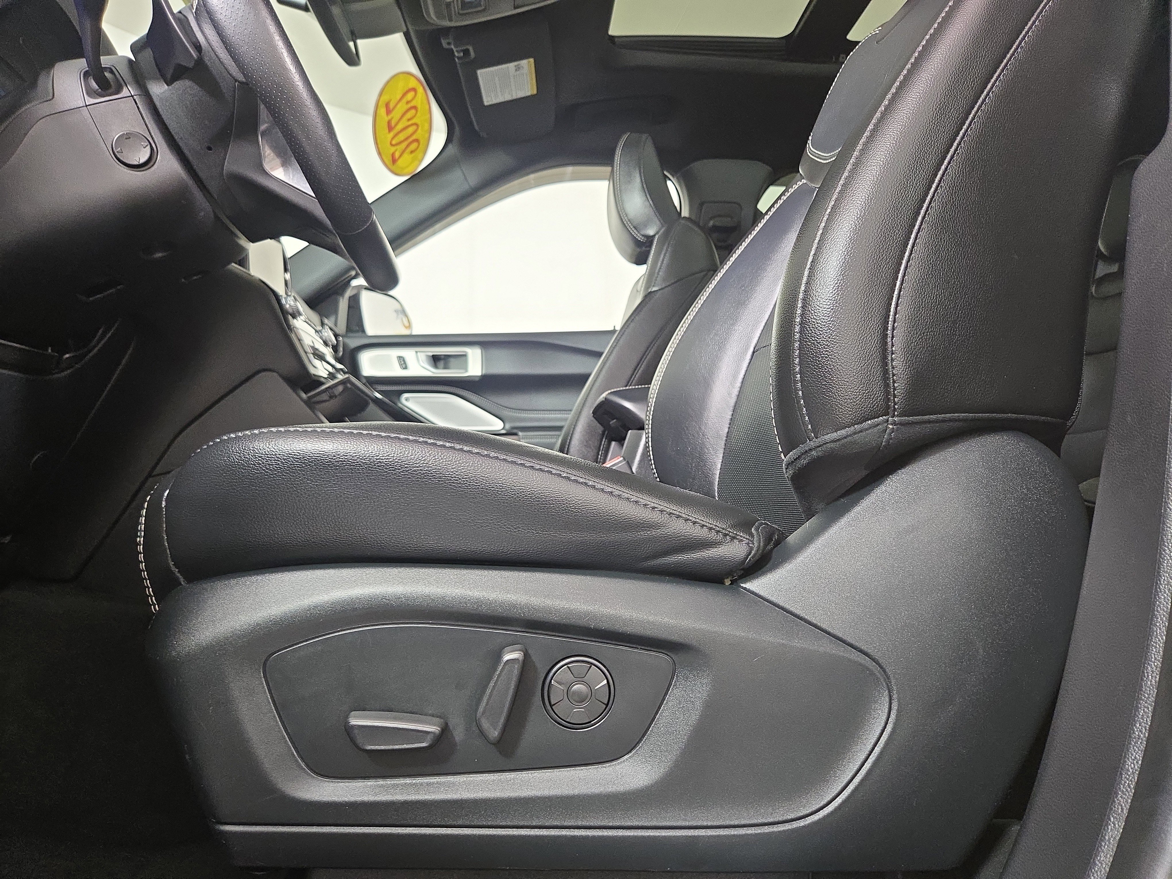 Used 2022 Ford Explorer ST w/ Equipment Group 401A AWD/4WD image 32