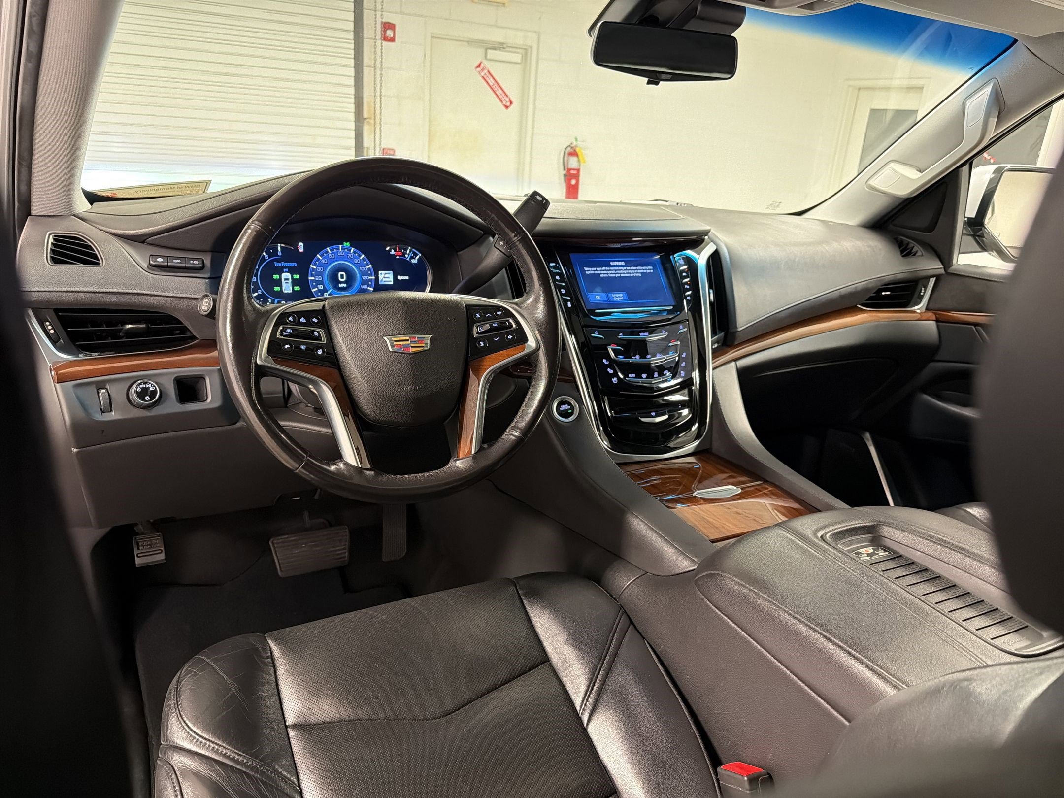Used 2020 Cadillac Escalade ESV Luxury image 28