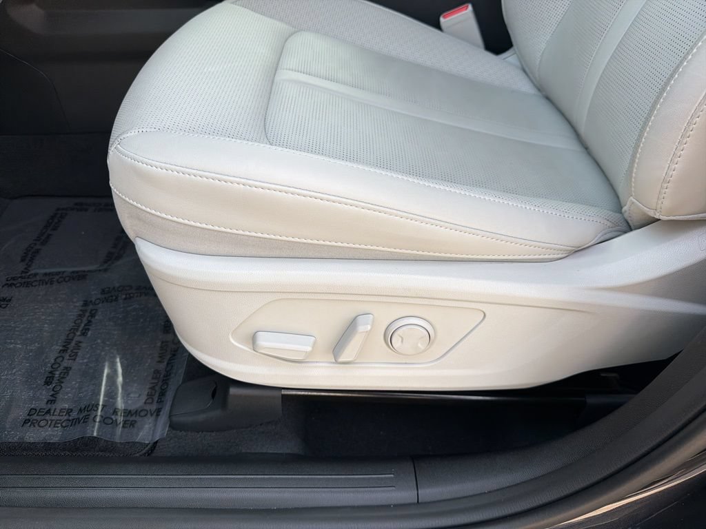 Certified 2025 Kia Sorento EX w/ Panoramic Sunroof Package FWD image 16