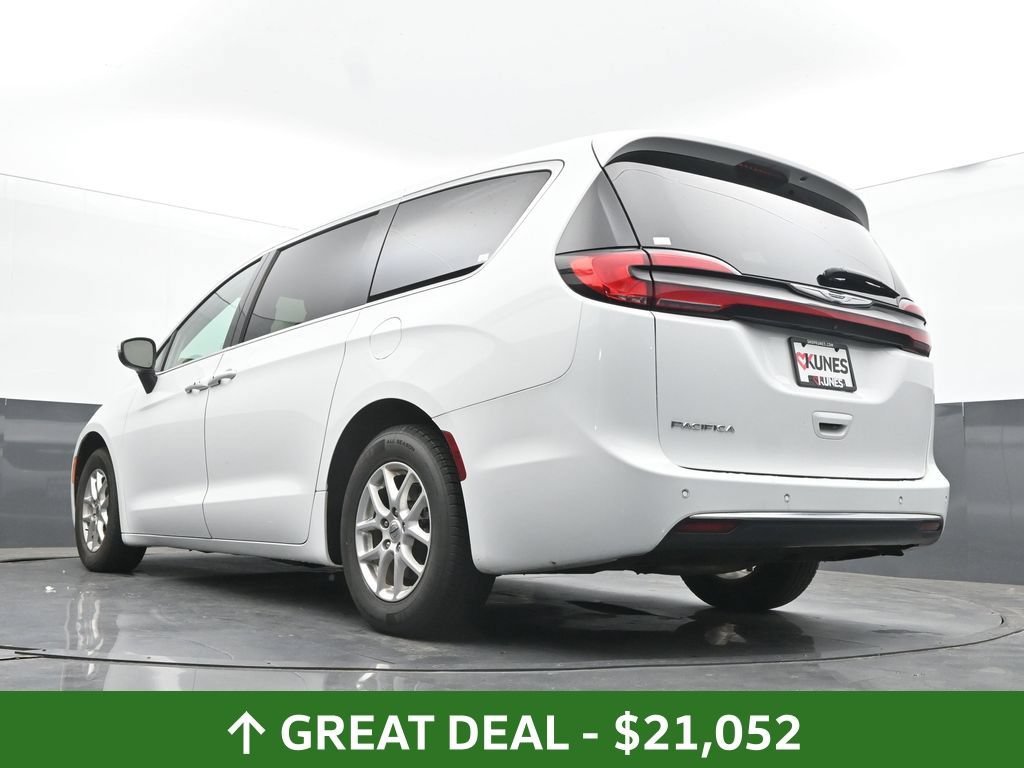 Used 2023 Chrysler Pacifica Touring-L FWD image 49