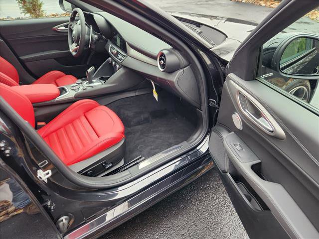 Used 2024 Alfa Romeo Giulia Veloce image 12