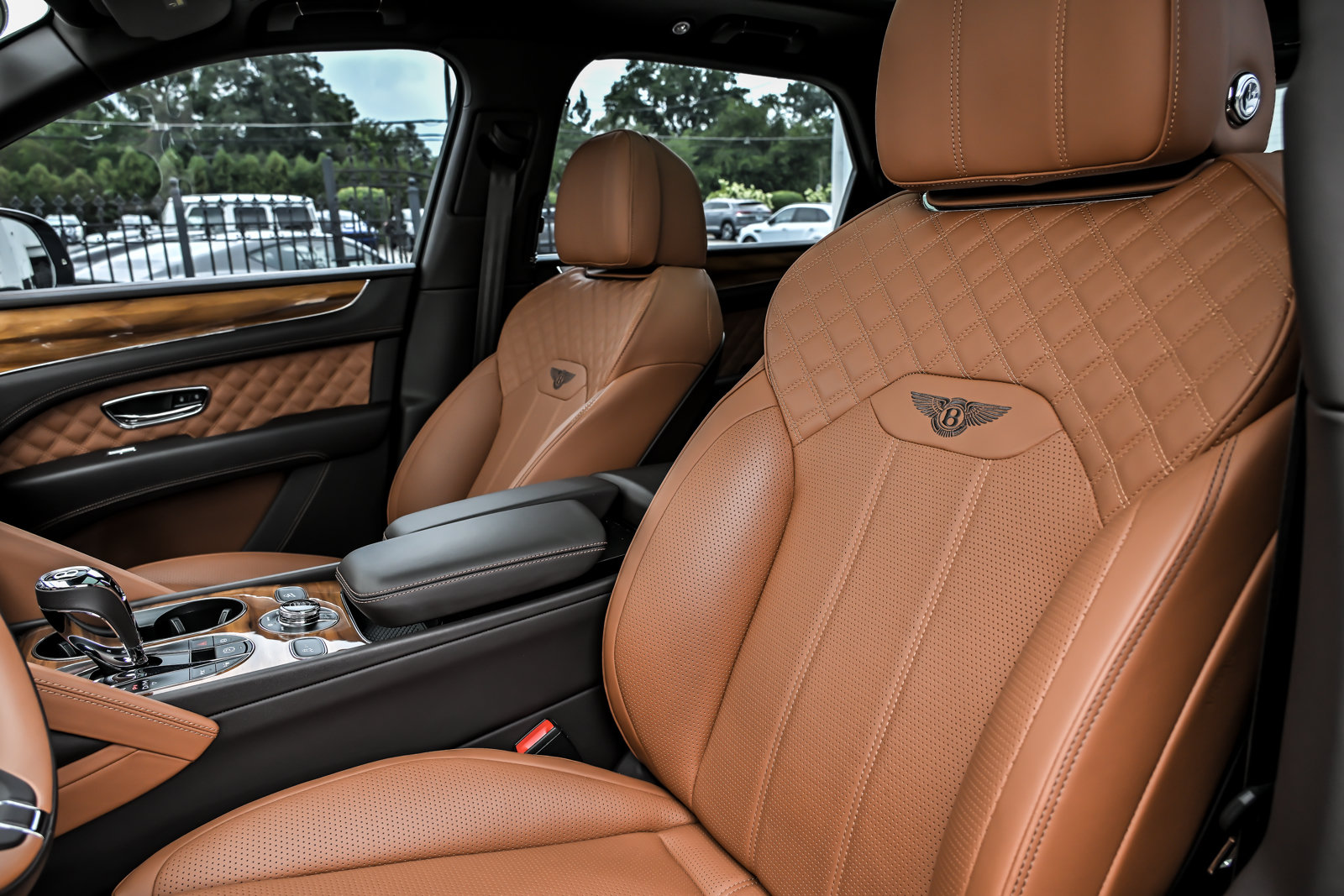 Used 2022 Bentley Bentayga AWD/4WD image 22