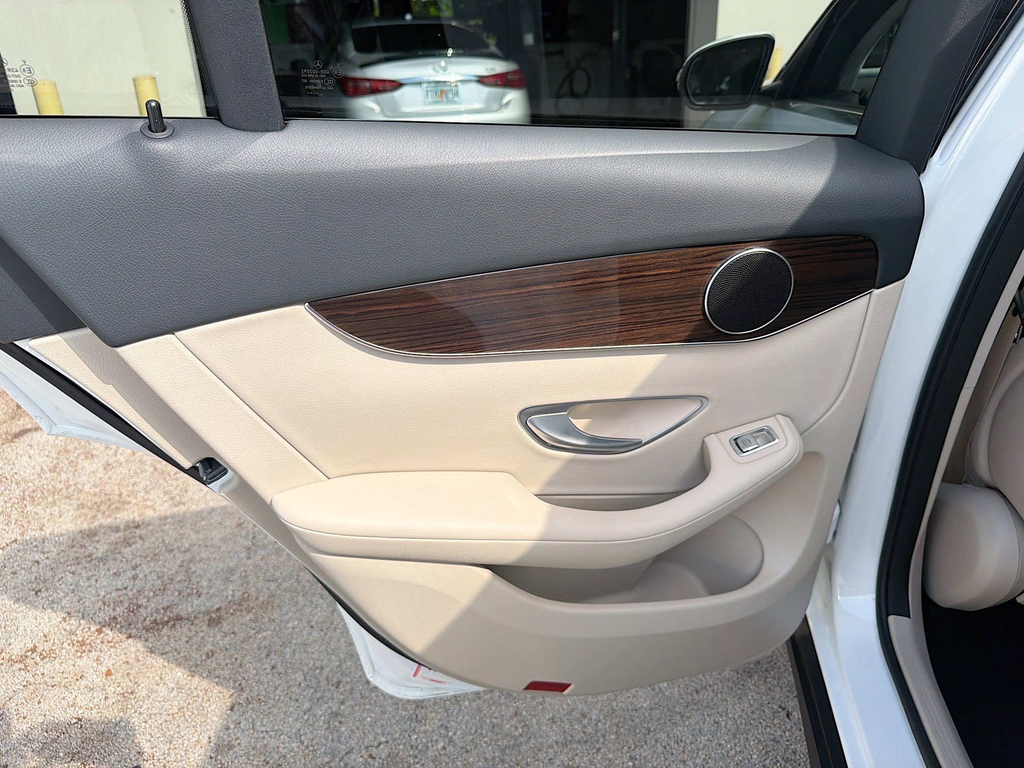 Used 2022 Mercedes-Benz GLC 300 w/ Premium Package Lite image 24