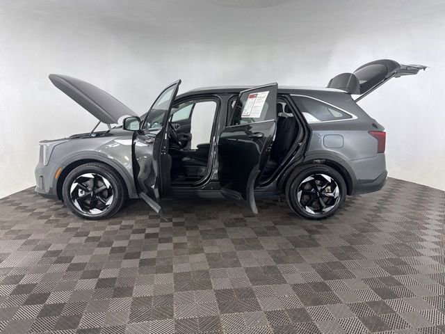 Certified 2025 Kia Sorento EX image 11