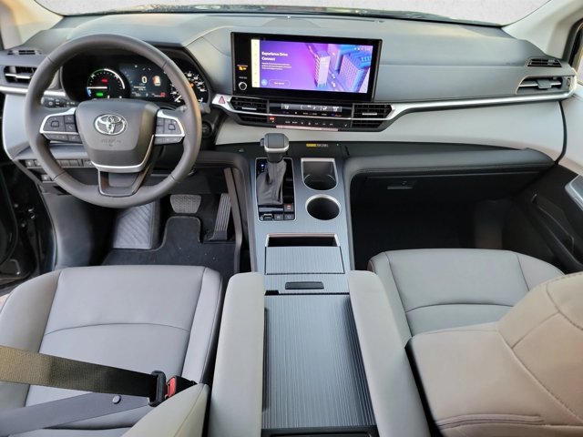 Used 2026 Toyota Sienna XLE FWD image 20