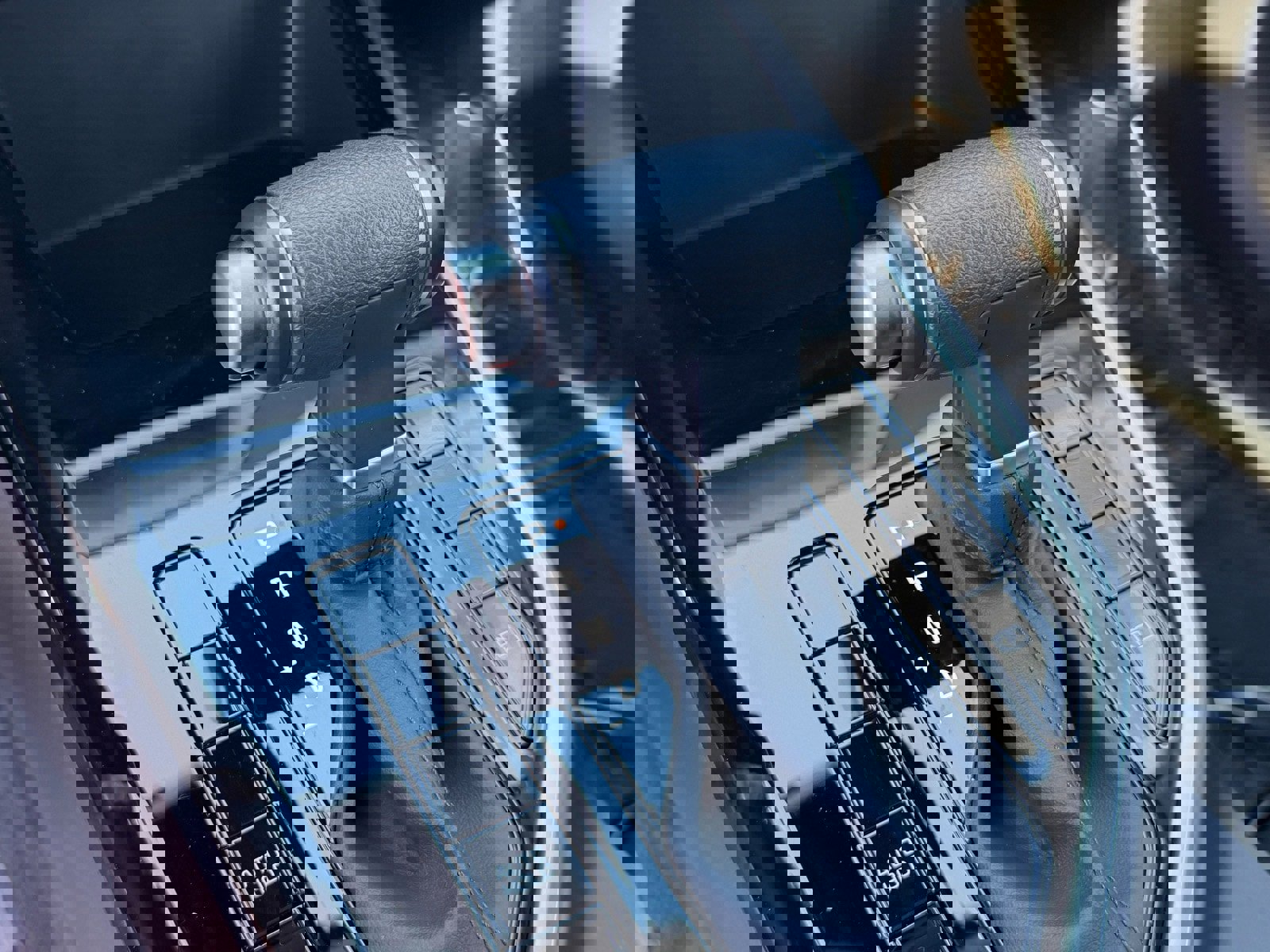 Used 2024 Kia Niro LX image 30