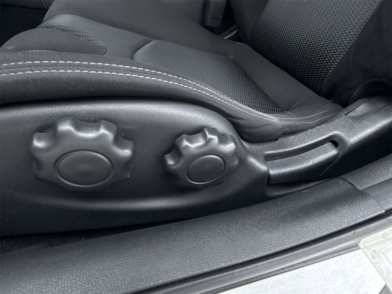 Used 2016 Nissan 370Z w/ Sport Package image 17