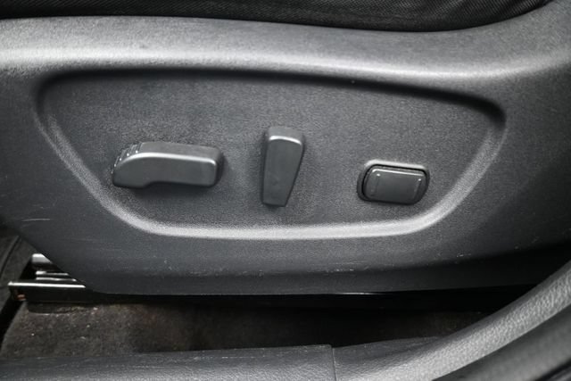 Used 2017 Nissan Rogue SV AWD/4WD image 19