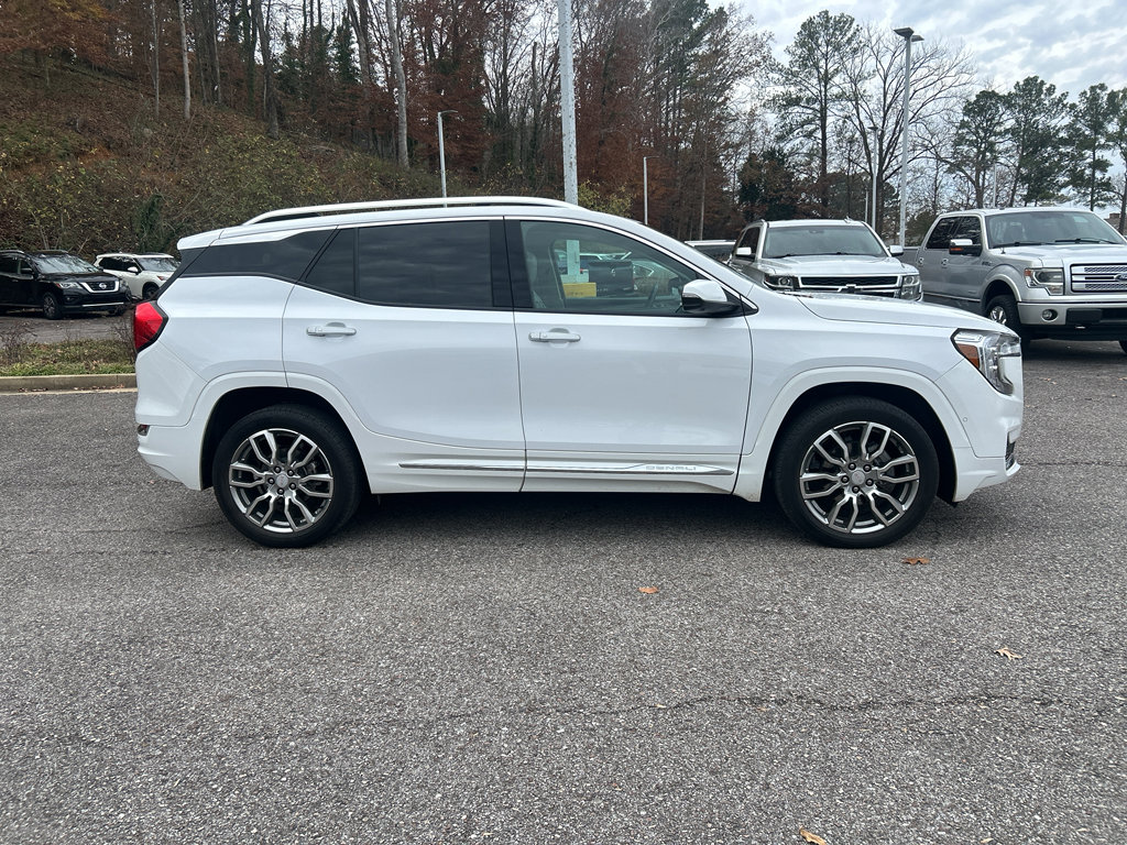 Used 2022 GMC Terrain Denali w/ Denali Premium Package image 2