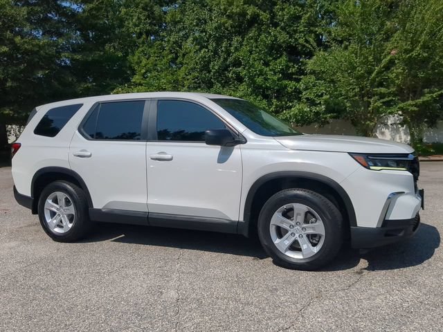 Used 2023 Honda Pilot LX image 2