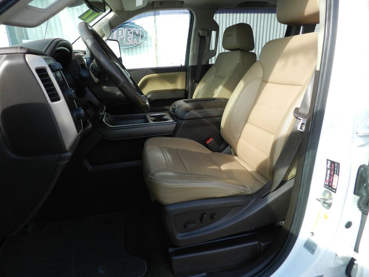 Used 2017 GMC Sierra 2500 Denali w/ Duramax Plus Package AWD/4WD image 2