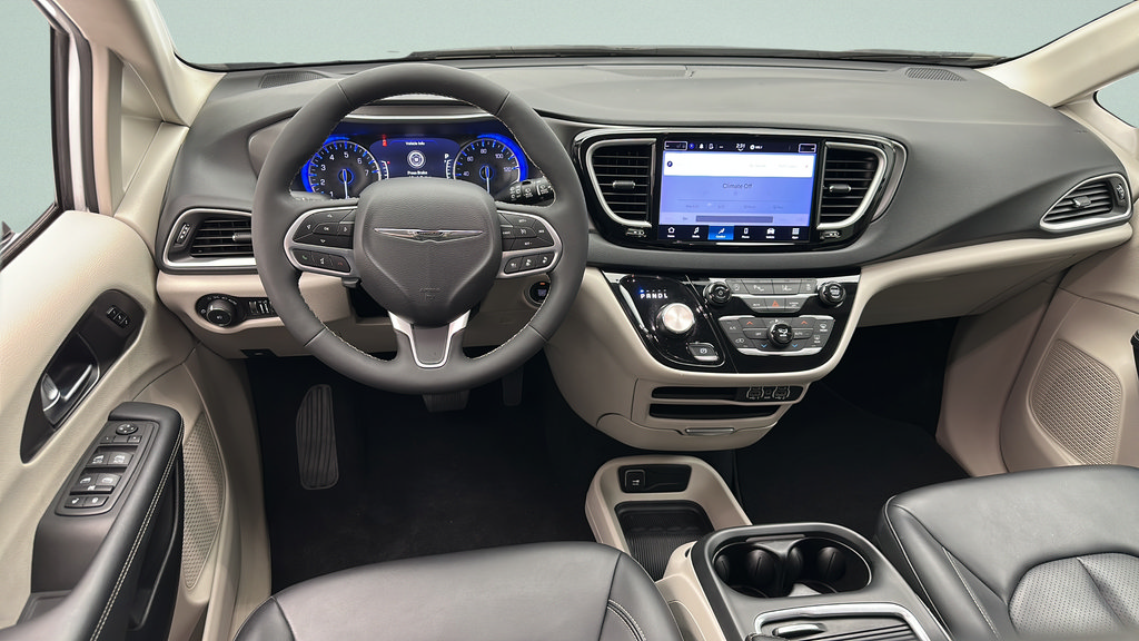 Used 2024 Chrysler Pacifica Touring-L FWD image 11