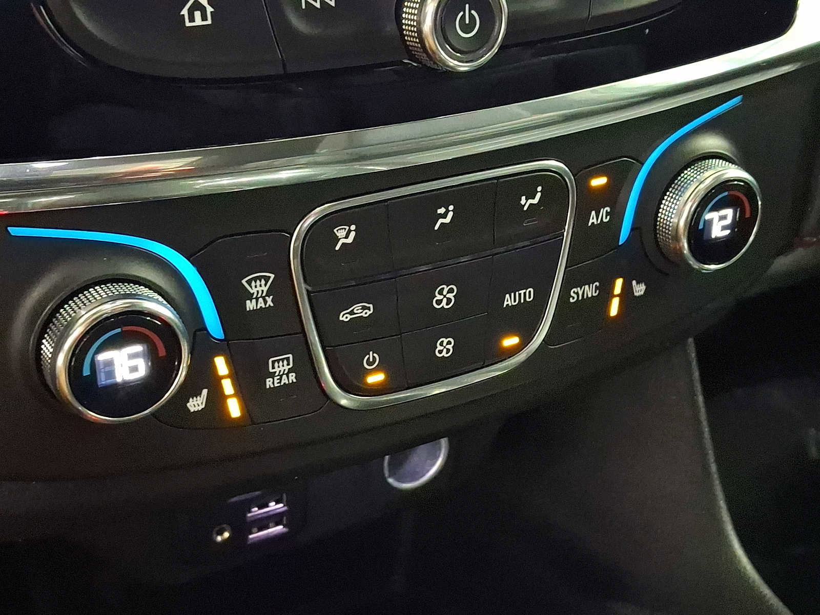 Used 2023 Chevrolet Traverse RS image 21