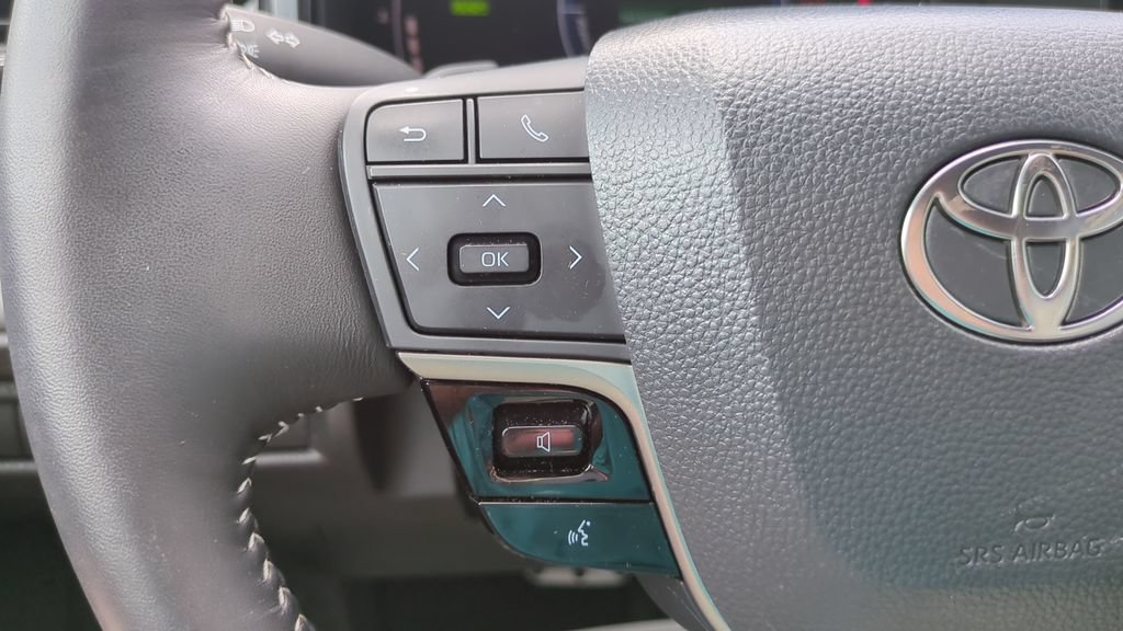 Used 2025 Toyota Camry SE w/ Convenience Package FWD image 23