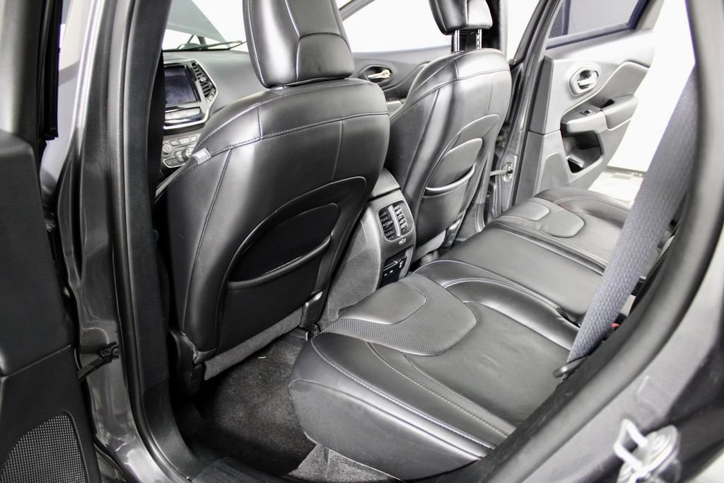 Used 2019 Jeep Cherokee Limited AWD/4WD image 30