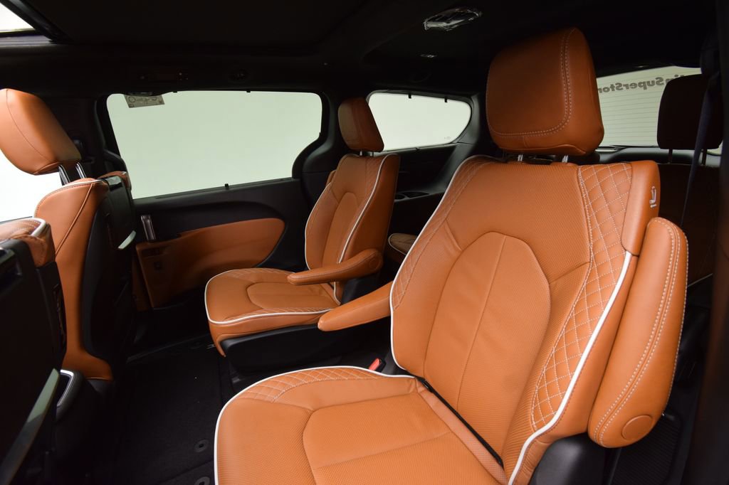 New 2026 Chrysler Pacifica Pinnacle w/ Trailer Tow Group image 40