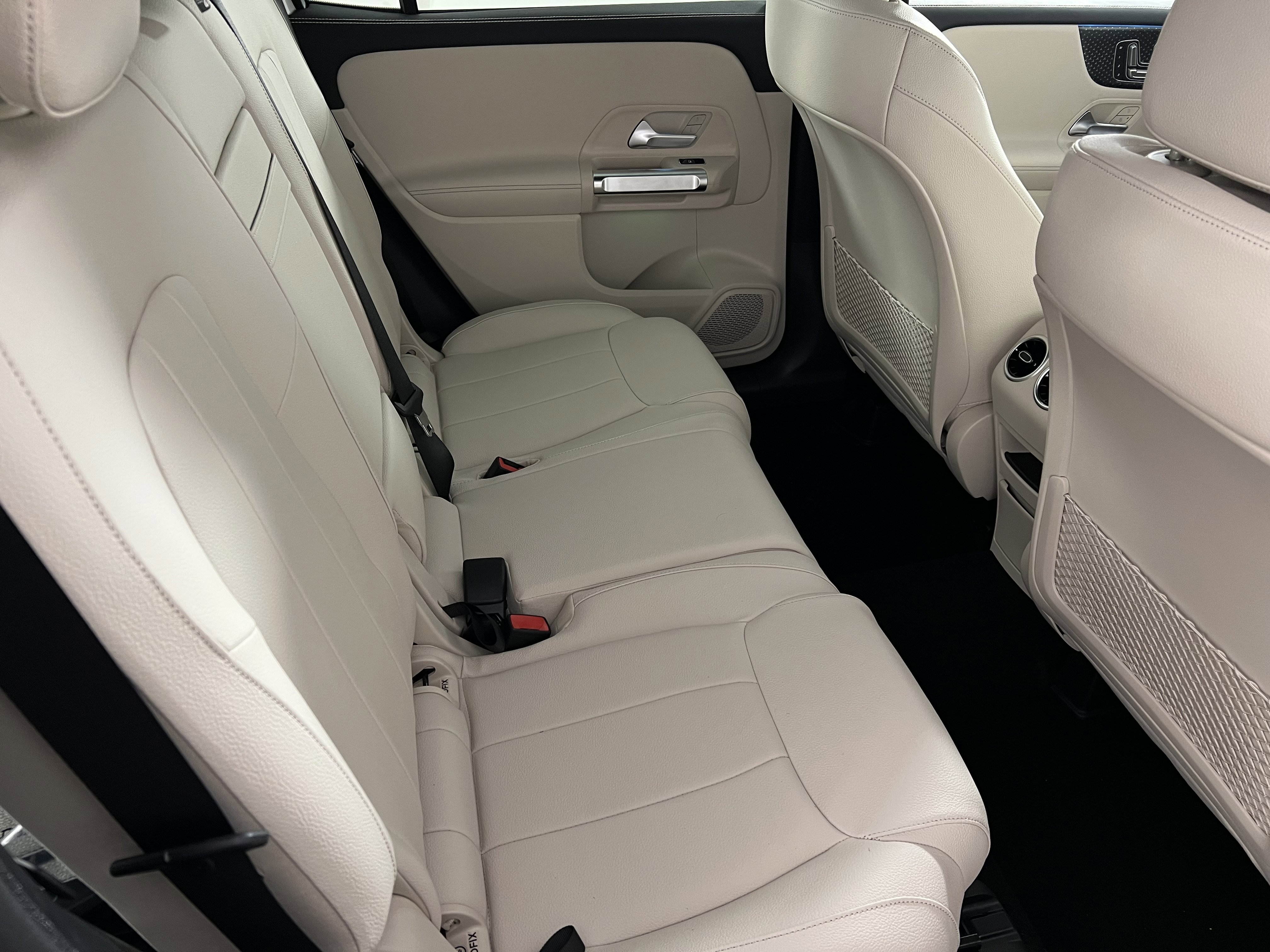 Used 2025 Mercedes-Benz GLB 250 4MATIC image 23