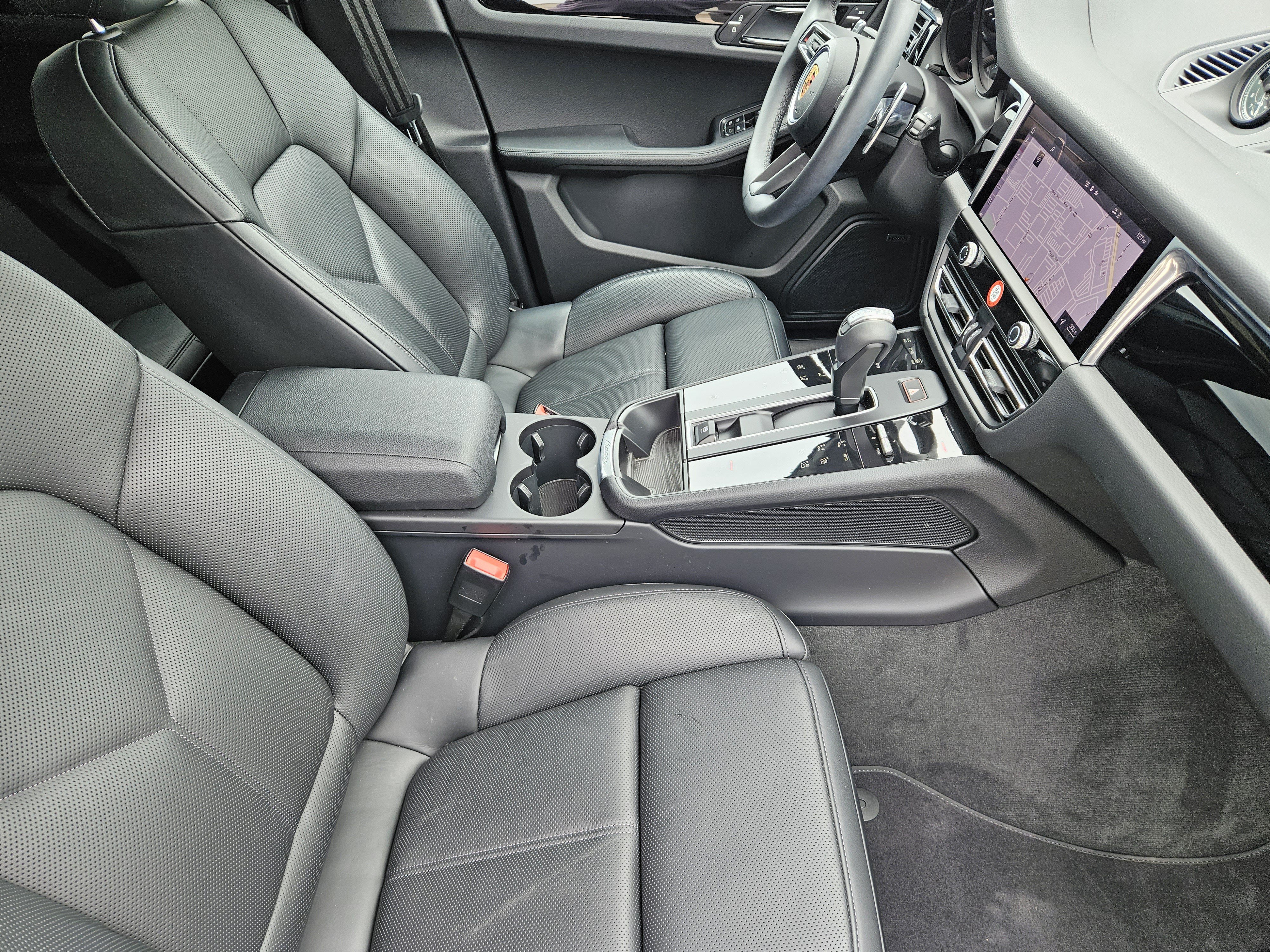 Certified 2026 Porsche Macan AWD/4WD image 15