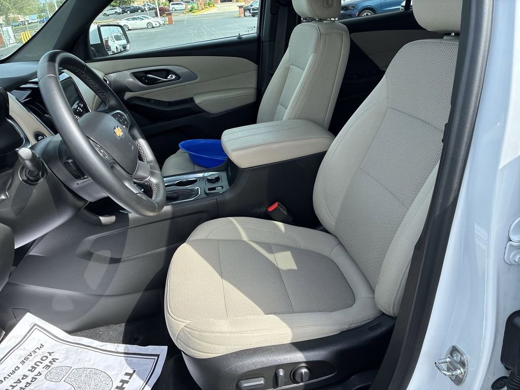 Used 2023 Chevrolet Traverse LT FWD image 11