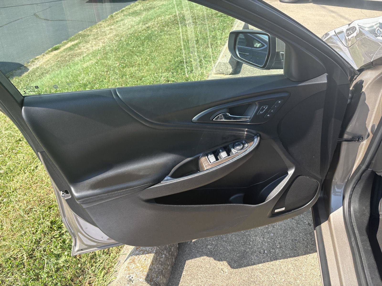Used 2024 Chevrolet Malibu LT FWD image 3