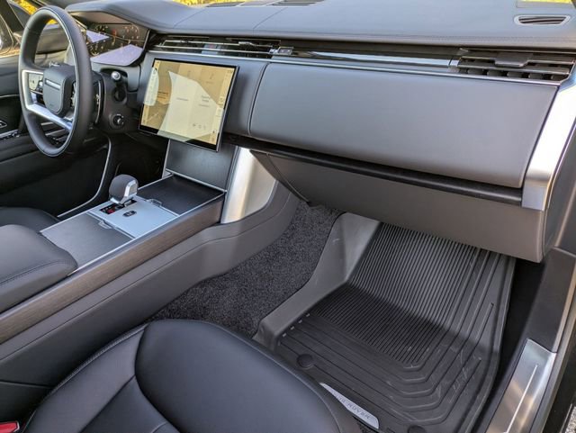 New 2026 Land Rover Range Rover Long Wheelbase SE image 19
