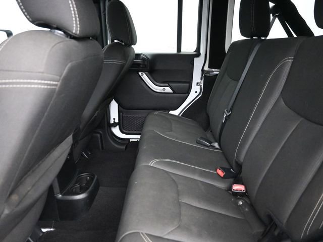 Used 2017 Jeep Wrangler Unlimited Sahara w/ Connectivity Group AWD/4WD image 19