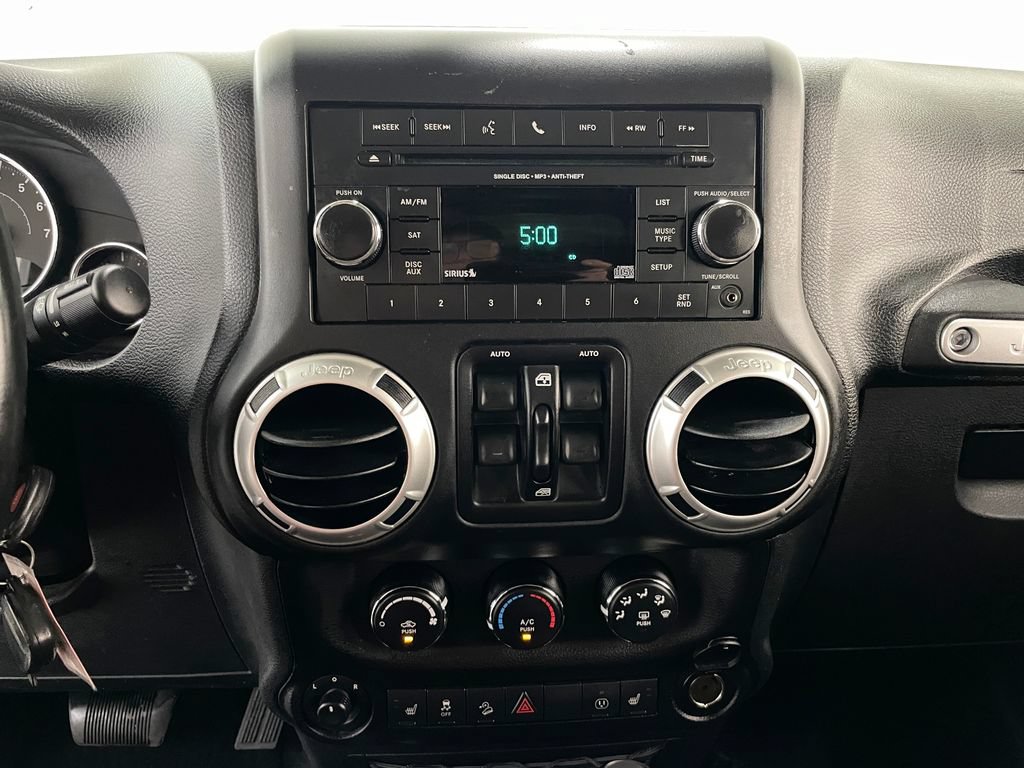 Used 2016 Jeep Wrangler Unlimited Sahara AWD/4WD image 26