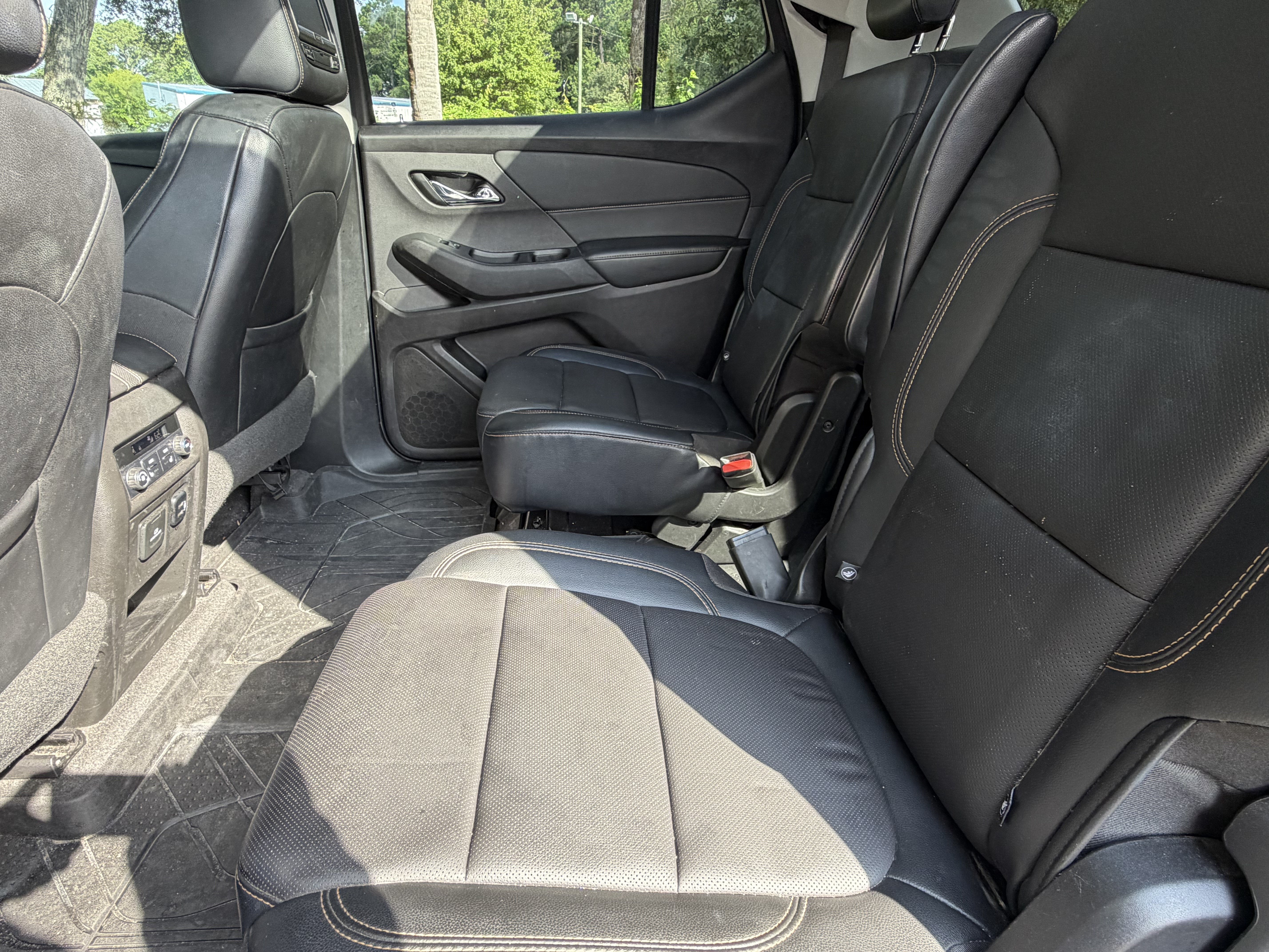 Used 2018 Chevrolet Traverse Premier w/ Redline Edition FWD image 32