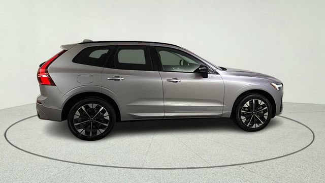New 2026 Volvo XC60 T8 Plus w/ Climate Package PRO AWD/4WD image 8