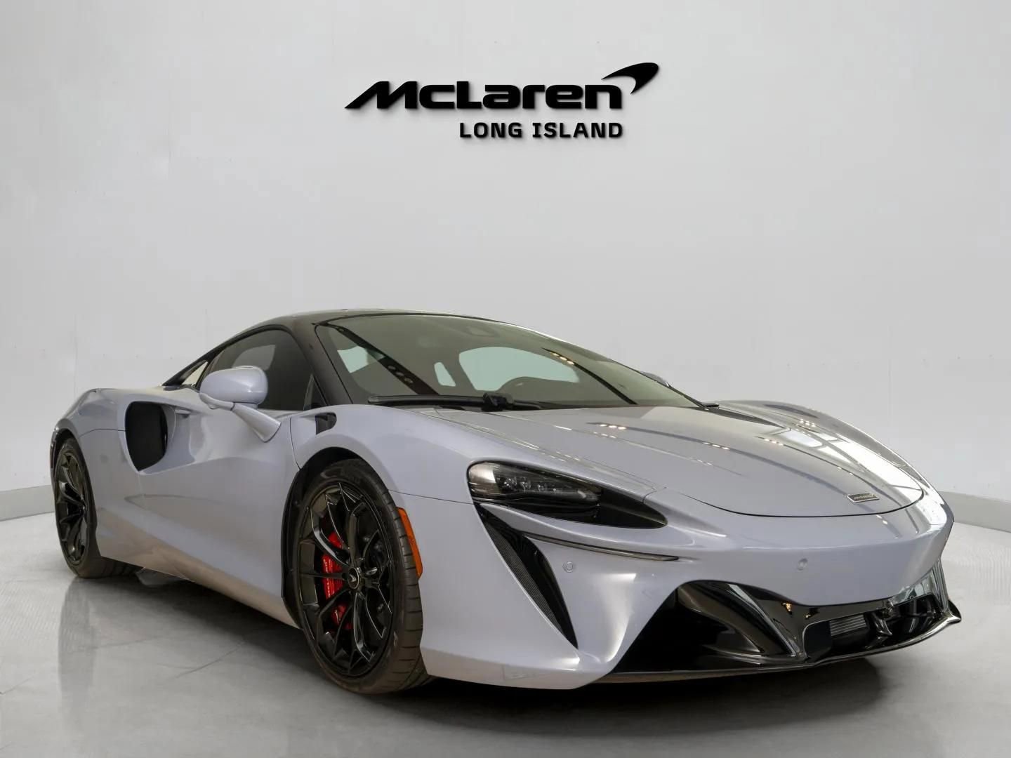 Used 2023 McLaren Artura RWD image 3