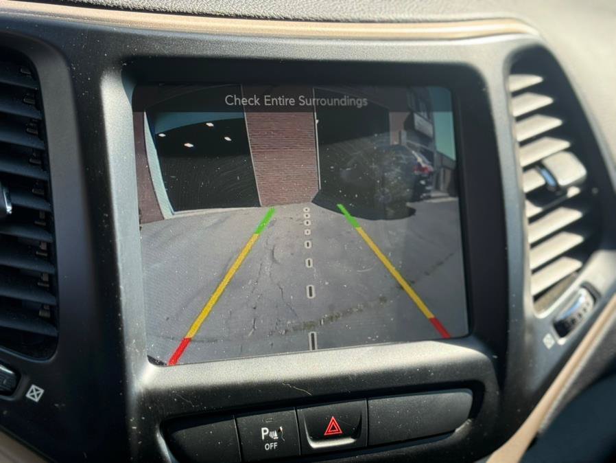 Used 2018 Jeep Cherokee Limited w/ High Altitude Package AWD/4WD image 16