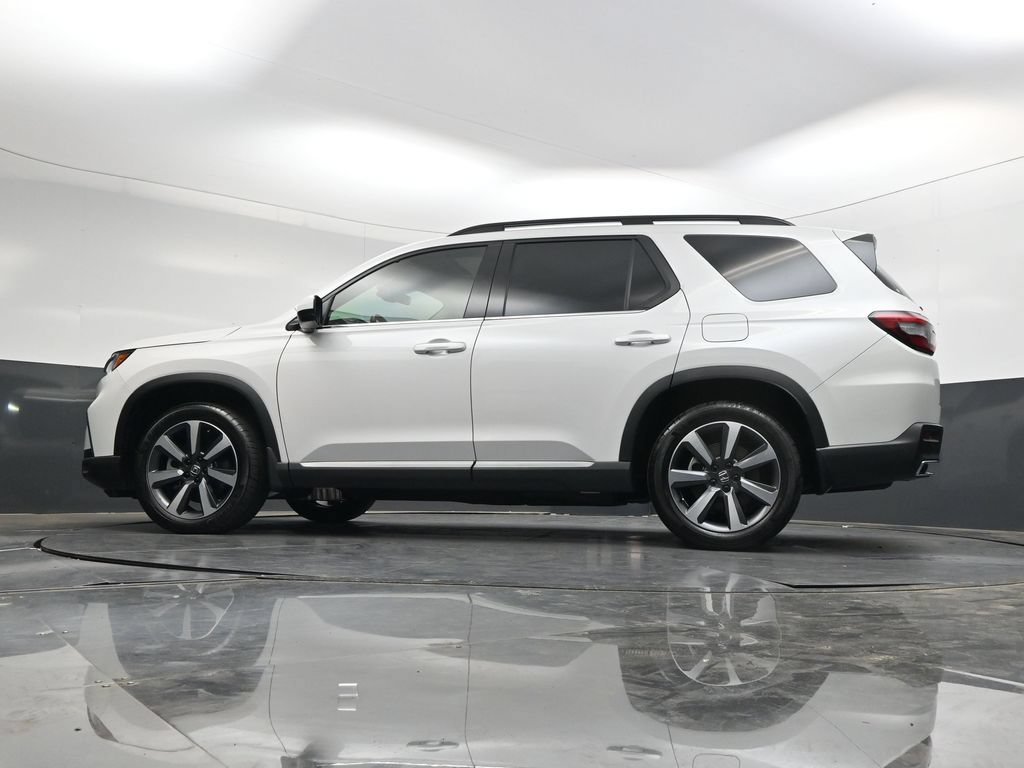 Certified 2025 Honda Pilot Touring image 36