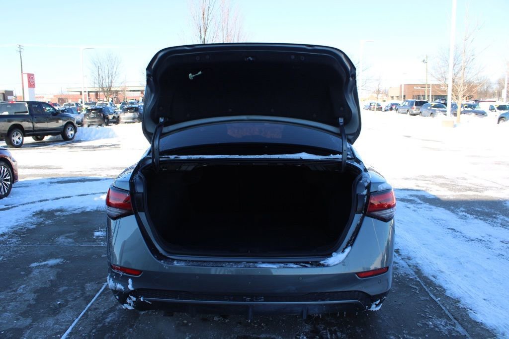 Used 2025 Nissan Sentra SV image 9