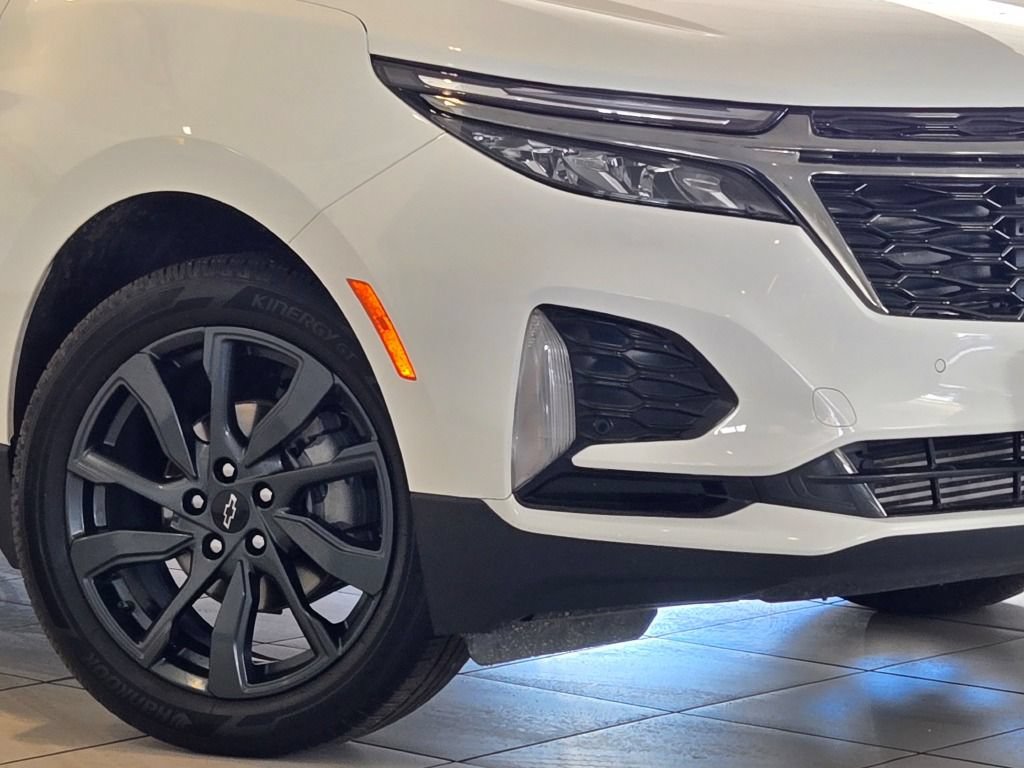 Certified 2022 Chevrolet Equinox RS w/ Infotainment Package FWD image 2