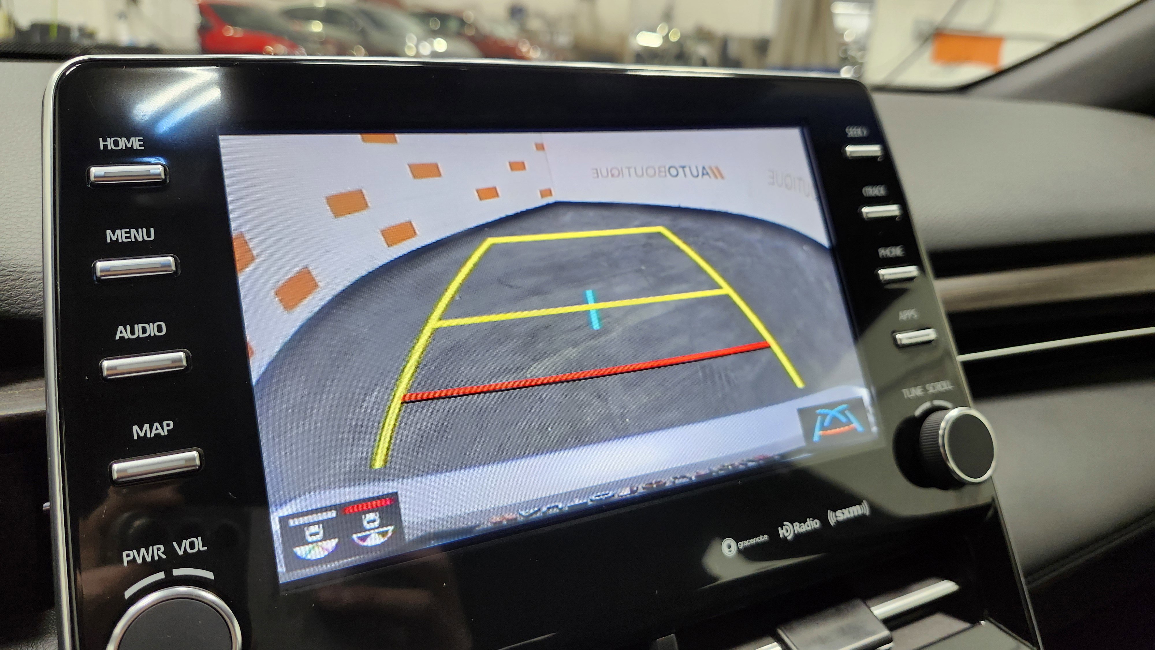 Used 2022 Toyota Avalon XLE image 2