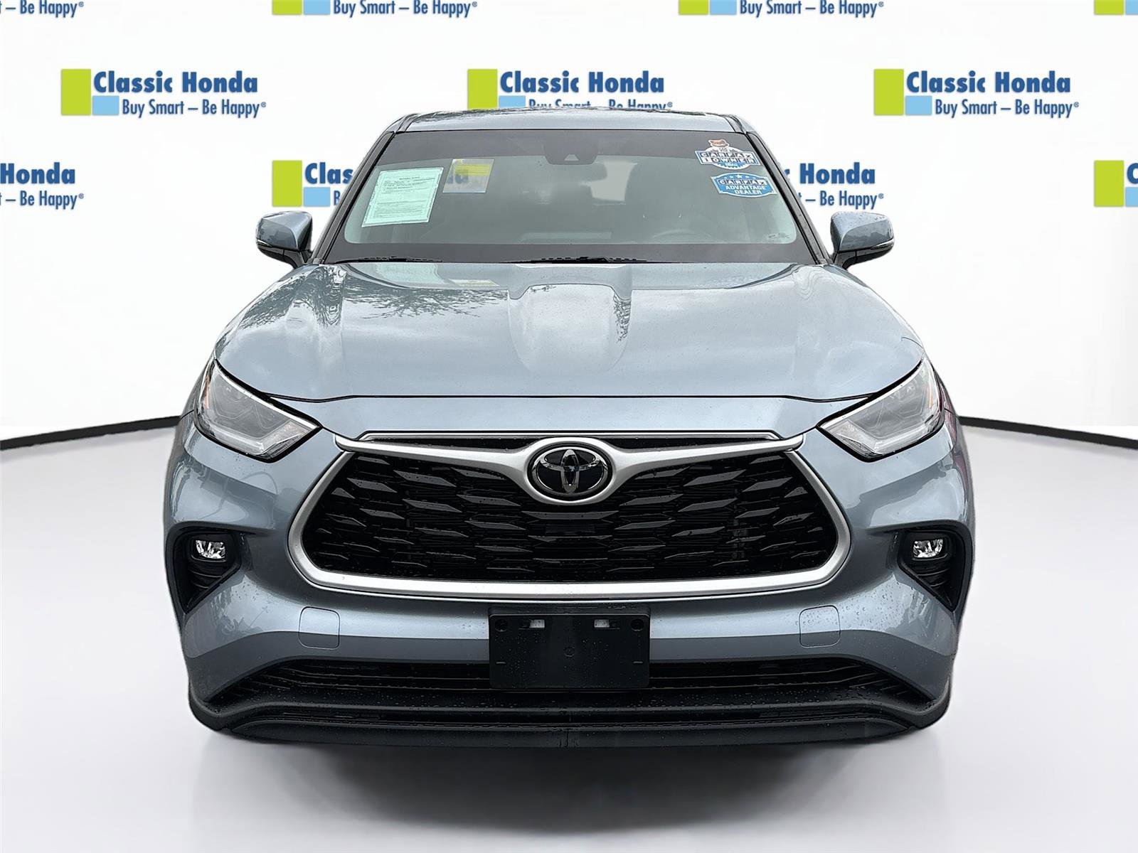 Used 2021 Toyota Highlander LE image 2