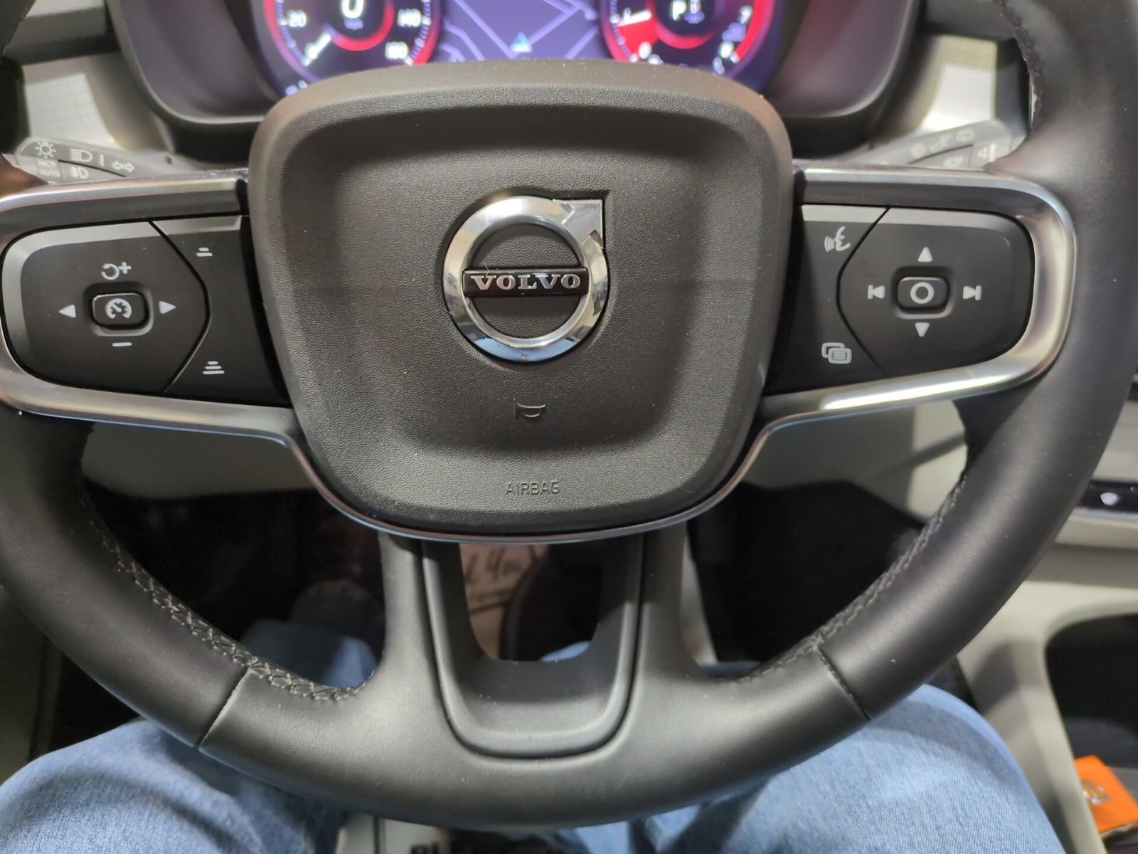 Used 2022 Volvo XC40 T5 Momentum w/ Premium Package AWD/4WD image 22