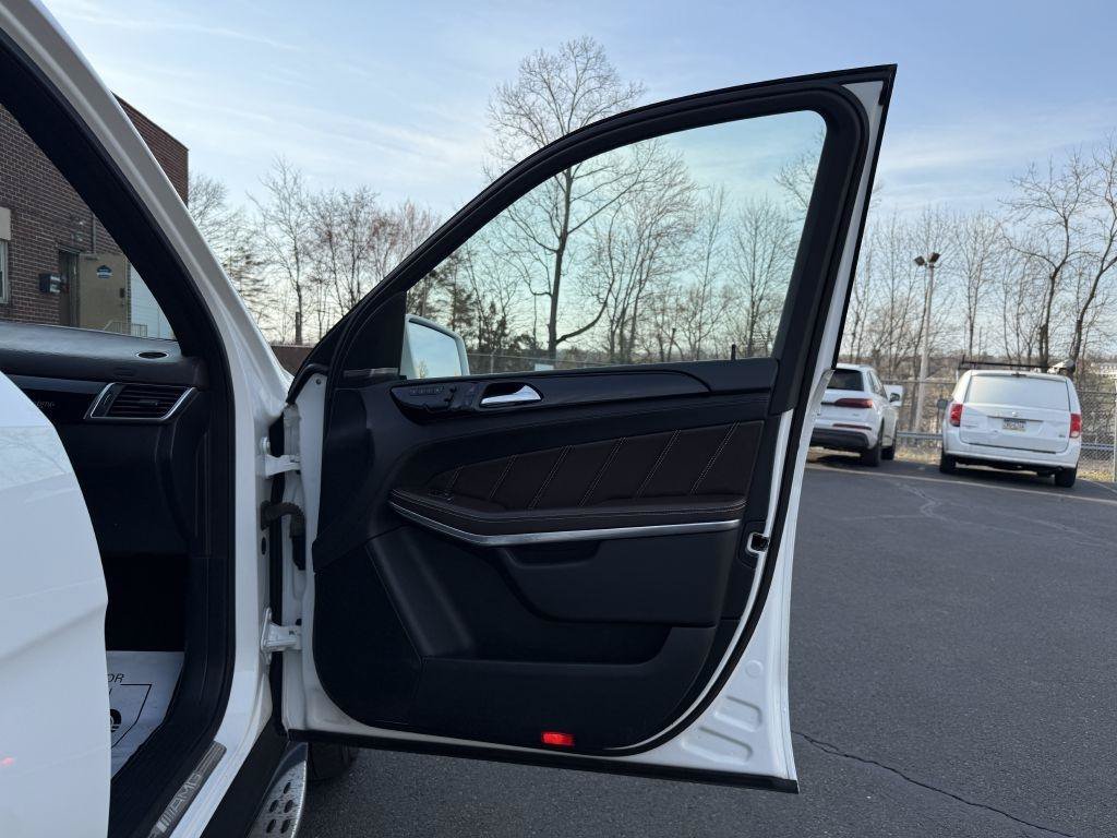 Used 2015 Mercedes-Benz GL 63 AMG 4MATIC image 16