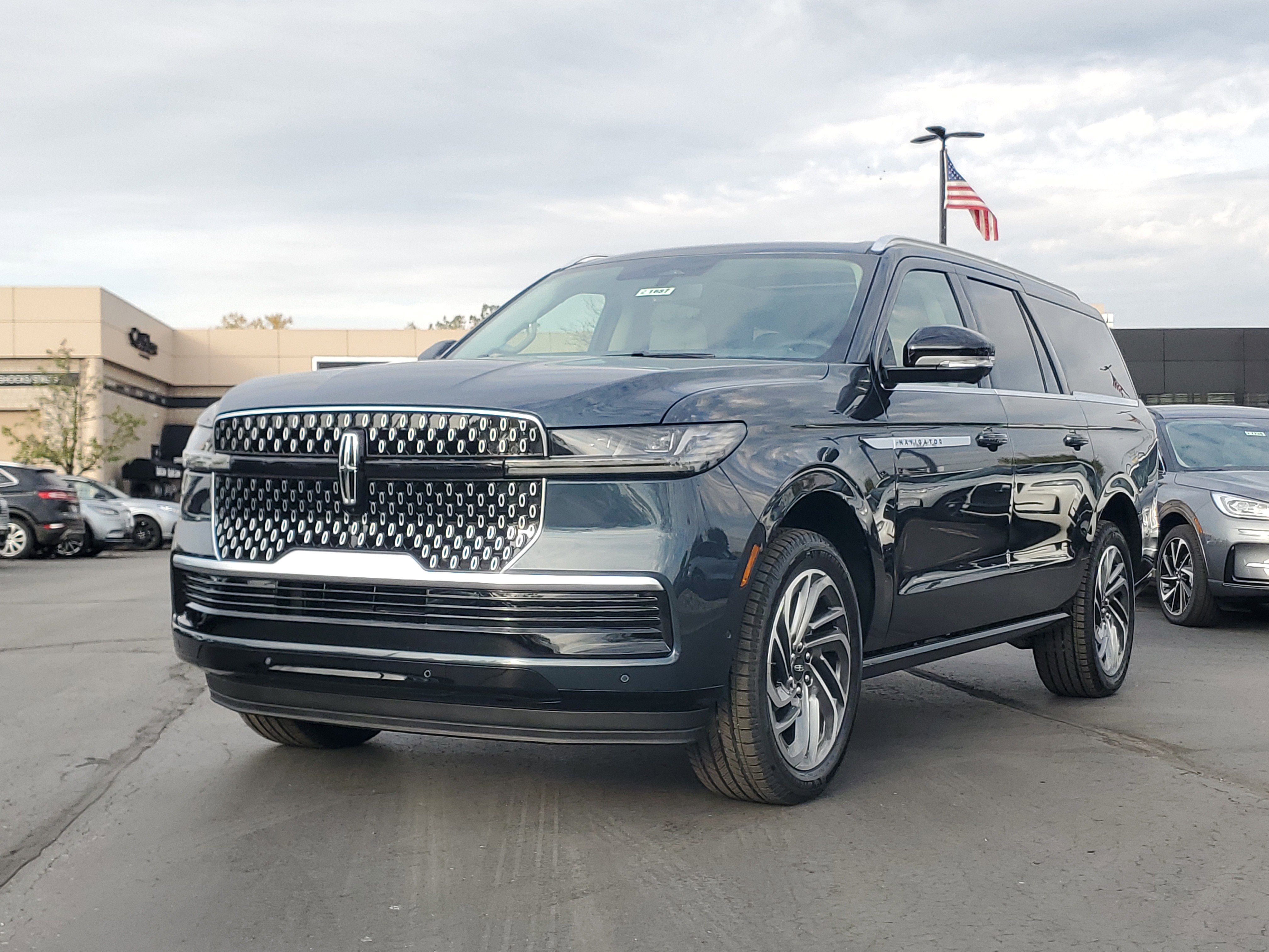 New 2025 Lincoln Navigator L Reserve video 2