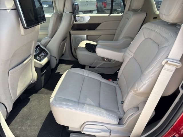 Used 2020 Lincoln Navigator Reserve w/ Luxury Package AWD/4WD image 16