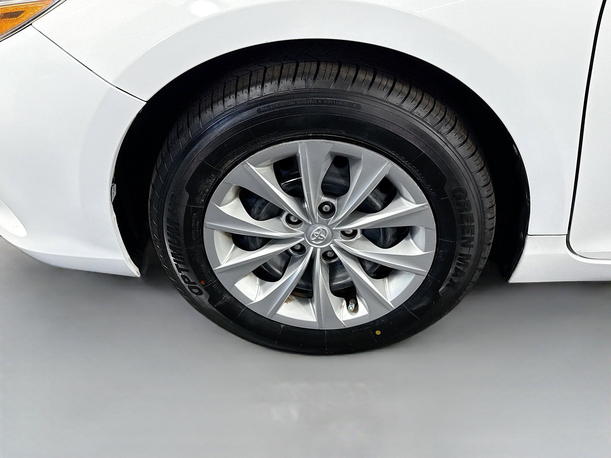 Used 2016 Toyota Camry LE image 37