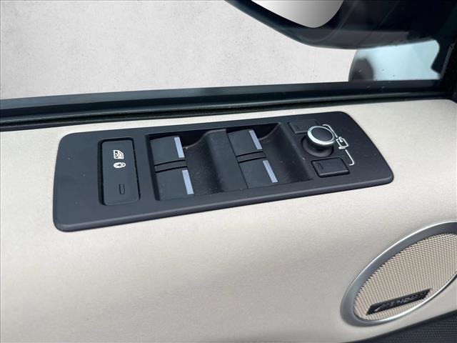 Used 2019 Land Rover Discovery HSE AWD/4WD image 8