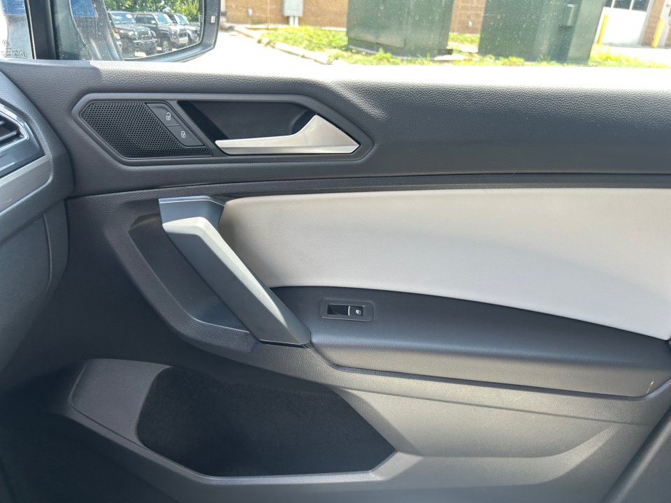 Used 2019 Volkswagen Tiguan SE w/ Panoramic Sunroof Package AWD/4WD image 31