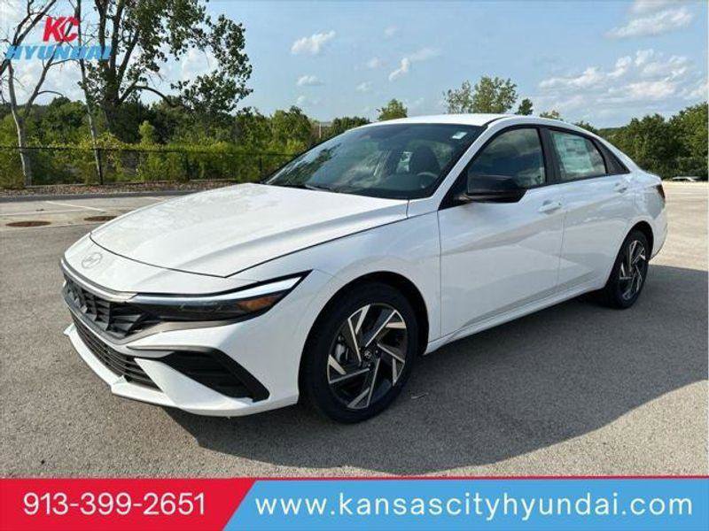 New 2025 Hyundai Elantra SEL image 1