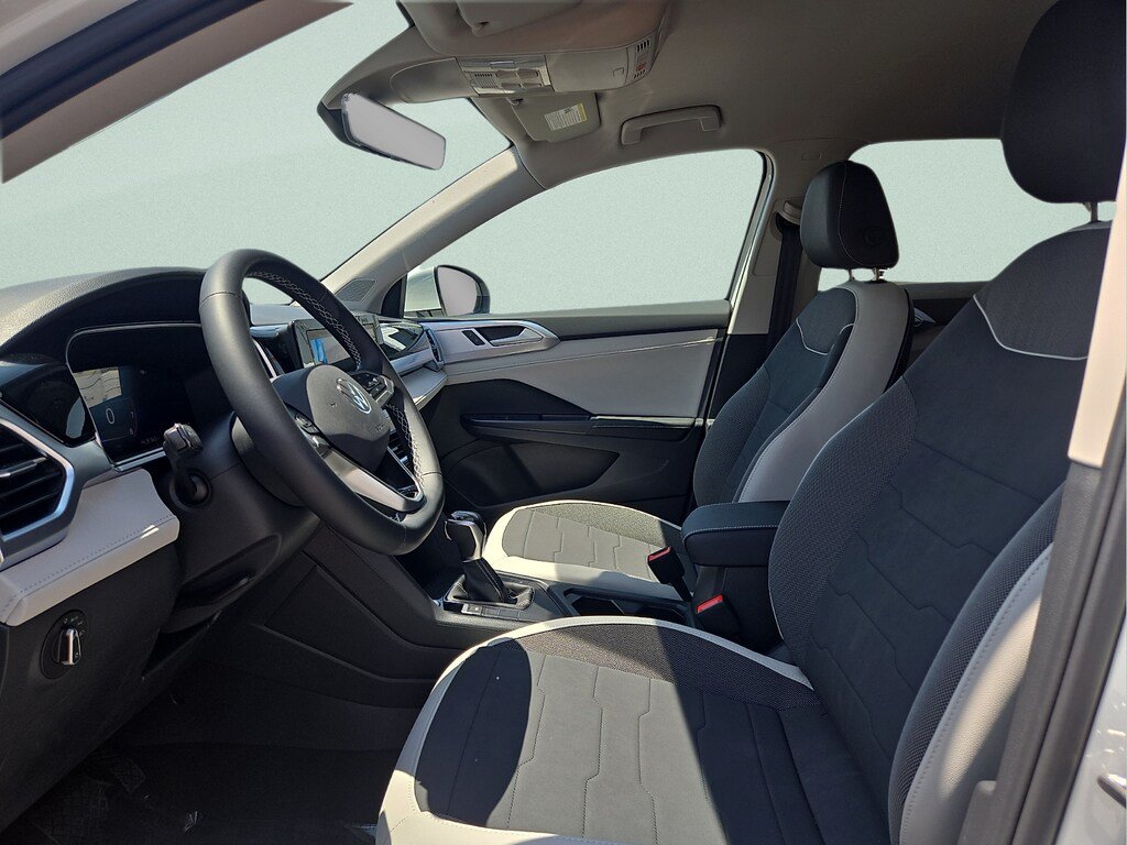New 2026 Volkswagen Taos SE FWD image 16